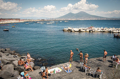 Archeologia e spiagge.- Napoli.jpg